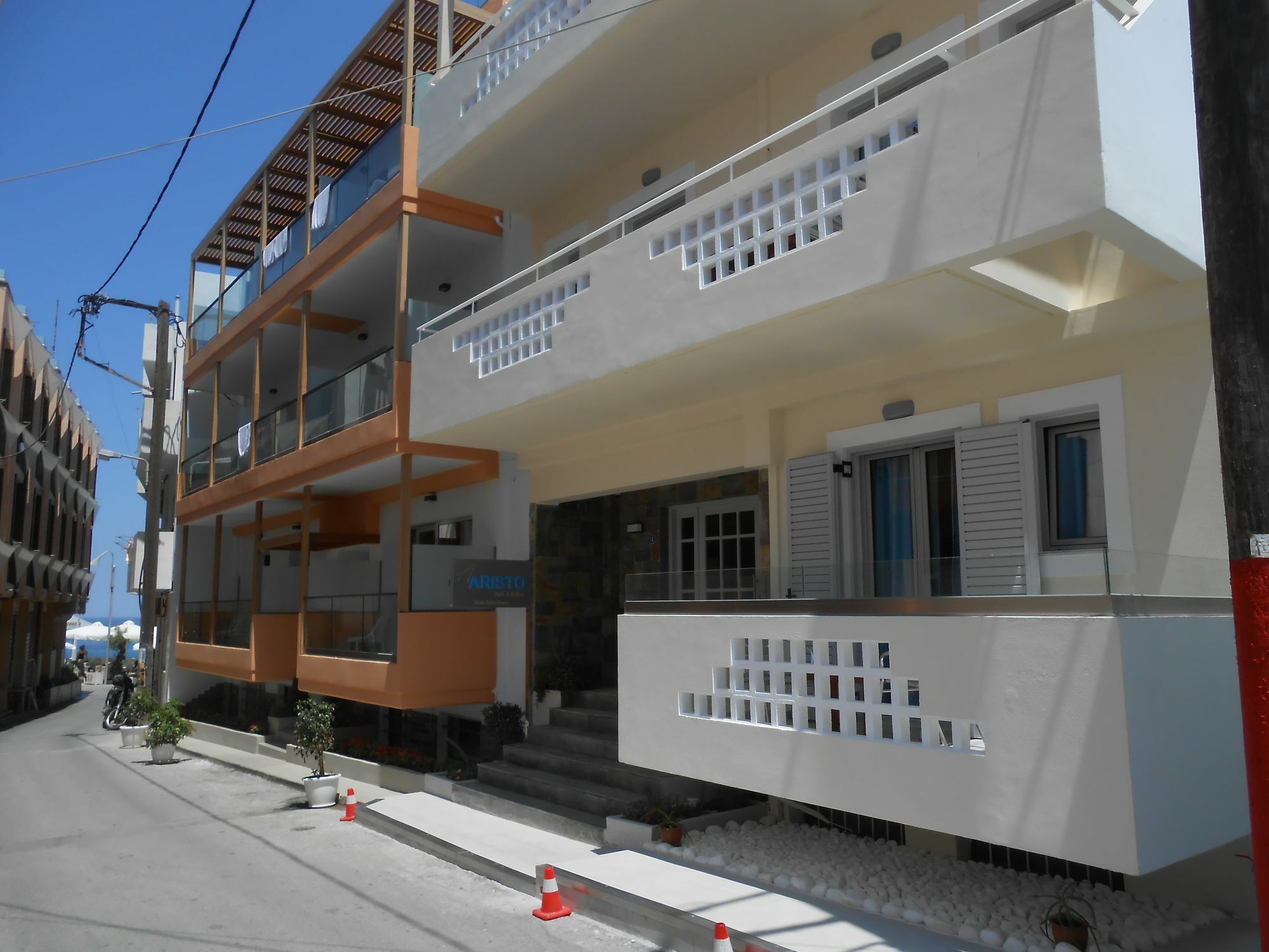 Aristo Apts 헐소니소스 외부 사진