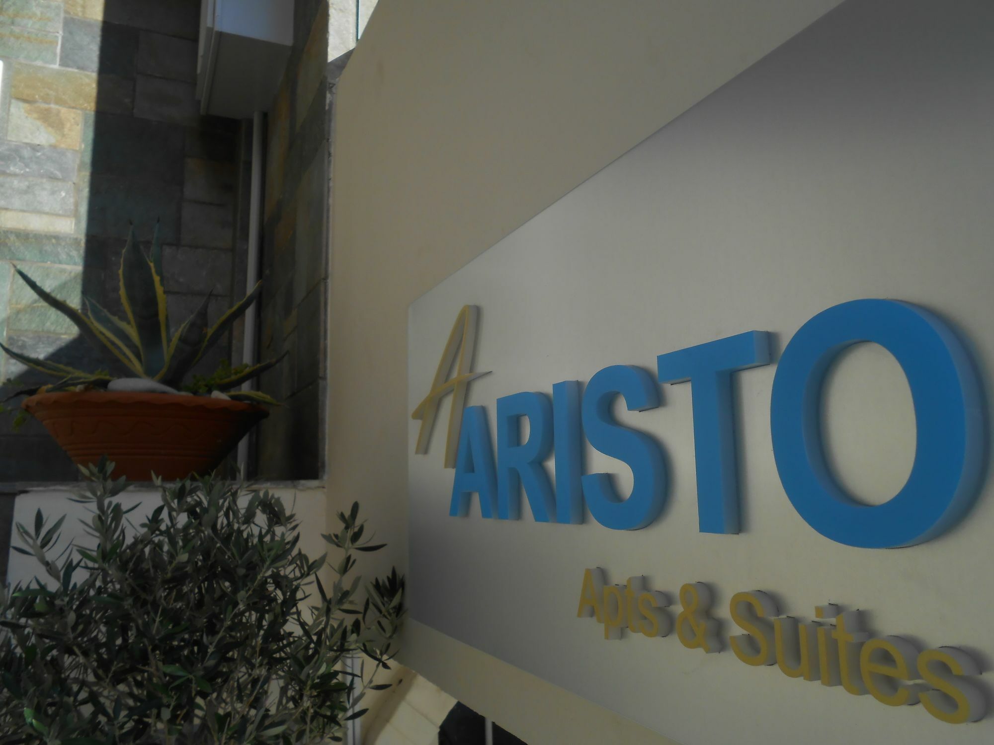 Aristo Apts 헐소니소스 외부 사진